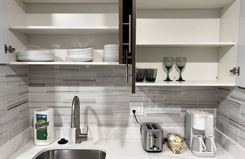 Logan Square Apartment | Cozy Pet-Friendly 1BR Cabin in Heart of Philadelphia