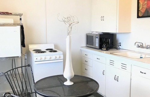 Boone Apartment | 302 Studio Apt. with Pool, Spa & Breakfast Included