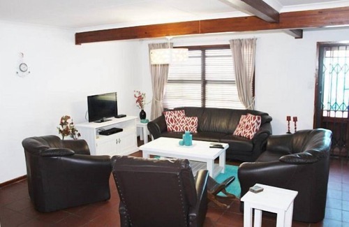 Great Brak River House | 303 Kusweg: Oceanfront Escape with Pet-Friendly Comfort