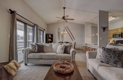 Dillon Condo | Experience 303d Dillon Bay: Breathtaking Views & Top Amenities