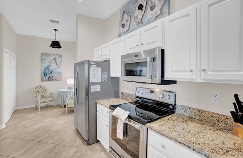 Fort Morgan Condo | Beach Getaway: Beautiful 2BR Condo with Ocean View & Spa