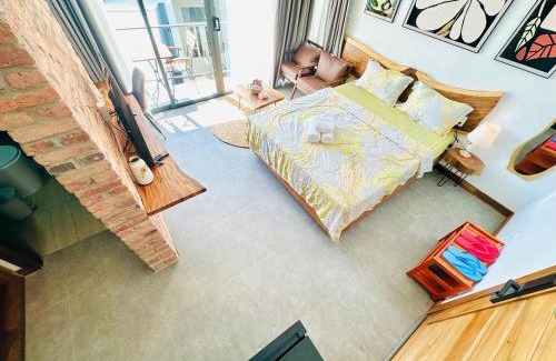 Ninh Kieu Apartment | 308MSNK Maison Luxe Studio l Balcony & Kitchen