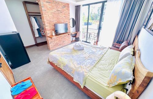 Ninh Kieu Apartment | 308MSNK Maison Luxe Studio l Balcony & Kitchen