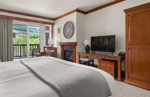 Stowe Area Cabin | Cozy Studio with Spruce Peak Views & Spa Amenities