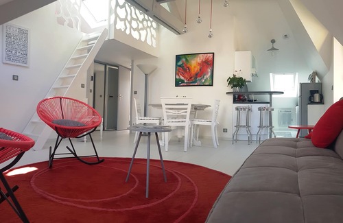 Pornichet Apartment | Ideal Beachside Retreat: Steps to Ocean, Pool & Dining