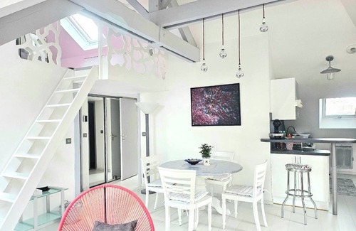 Pornichet Apartment | Ideal Beachside Retreat: Steps to Ocean, Pool & Dining