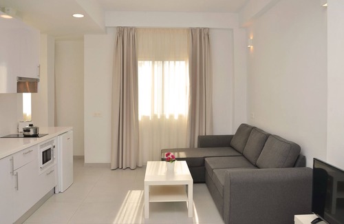 Santa Cruz de Tenerife Apartment | Inviting Open Spaces: Child-Friendly Hotel with 9.4 Rating