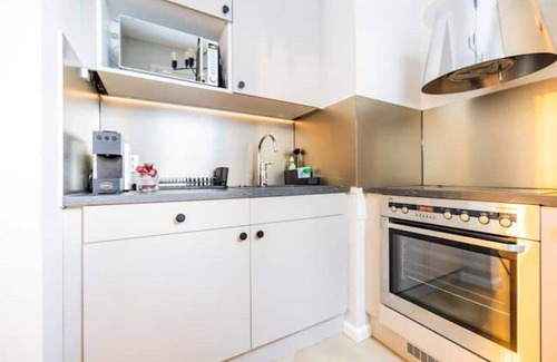 Myyrmaki Apartment | Convenient Studio Near Airport & City Train in Helsinki