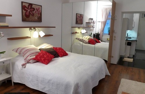 Vienna Apartment | Ideal Stay: 30m² with Wi-Fi, Pool & Family-Friendly Amenities