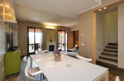 Baveno House | Charming 3½-Room Terraced House with Garden & Lake View