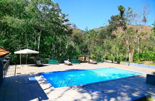 Kumily Resort | Cozy Resort for 3 Guests with Pool & Breakfast Included