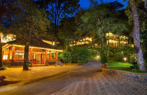 Kumily Resort | Cozy Resort for 3 Guests with Pool & Breakfast Included