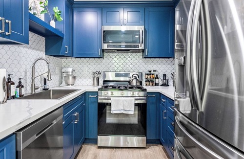 Huntington Beach Condo | Coastal Condo Retreat: E-Bikes, Oceanfront Views & Pool
