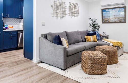 Huntington Beach Condo | Coastal Condo Retreat: E-Bikes, Oceanfront Views & Pool