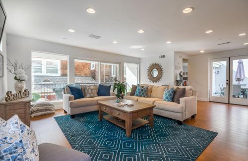 Corona del Mar House | Discover 310 and a Half Iris Ave: Family-Friendly Retreat
