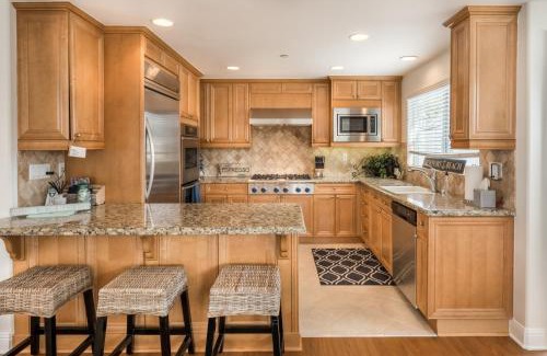 Corona del Mar House | Discover 310 and a Half Iris Ave: Family-Friendly Retreat