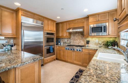 Corona del Mar House | Discover 310 and a Half Iris Ave: Family-Friendly Retreat