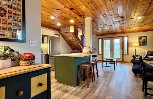 Pigeon Forge Cabin | Relax in Privacy with Decks, Hot Tub & Fast Wifi - 10/10!