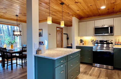 Pigeon Forge Cabin | Relax in Privacy with Decks, Hot Tub & Fast Wifi - 10/10!