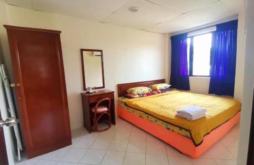 Pangkor Island Apartment | Cozy Pangkor Coral Bay Homestay with Oceanfront Pool