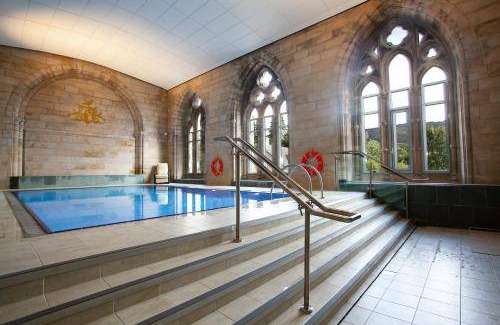 Fort Augustus House | Spacious 3-Bedroom House for Up to 10 Guests with Pool