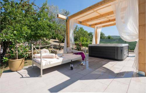 Zmijavci House | Spacious 6-Bedroom House with Pool for 12 Guests