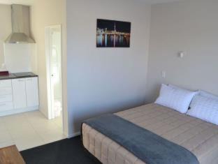 Addington Hotel | Relax at 319 Addington Motel: Family-Friendly Retreat