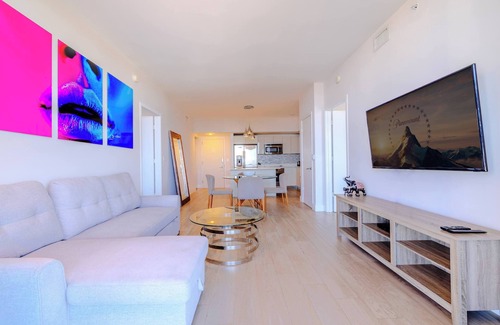 Hallandale Beach Apartment | 31st Floor-Water View Apartment-Prime Location