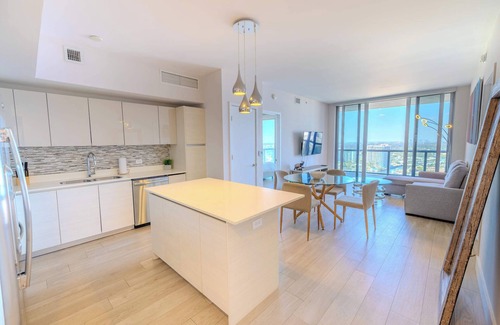 Hallandale Beach Apartment | 31st Floor-Water View Apartment-Prime Location