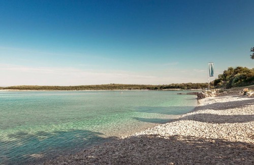 Bale Other | Inviting 2-Bedroom House for Families with Pool & Kitchen