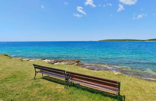 Bale Other | Inviting 2-Bedroom House for Families with Pool & Kitchen