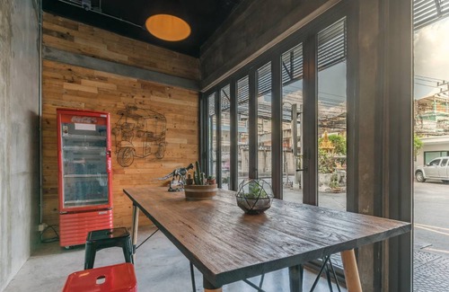 Thung Maha Mek Hostel | Budget-Friendly Hostel for 6 Guests in Prime Location