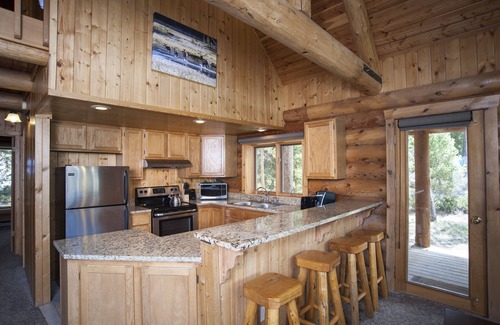 Gallatin Gateway House | Experience 320 Guest Ranch: Top-Rated with Pool & Dining