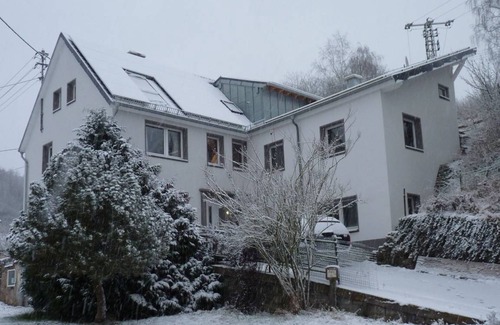 Zweifelscheid House | 320 m² House ∙ 9 bedrooms ∙ 27 guests