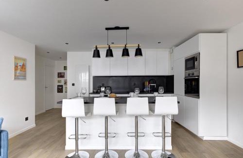 Suresnes Apartment | Pet-Friendly 320 Dolce Vita Suite - Rated 9/10 by Guests