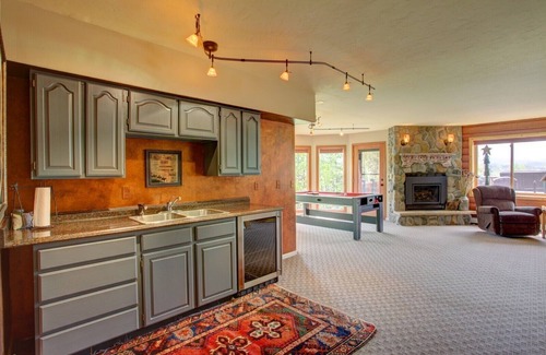 Three Peaks House | Inviting Log Home with Pool, Spa & Loft Near Ski Resorts