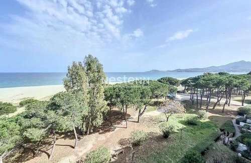 Argeles Plage Apartment | Beachfront Retreat with Spectacular Ocean Views