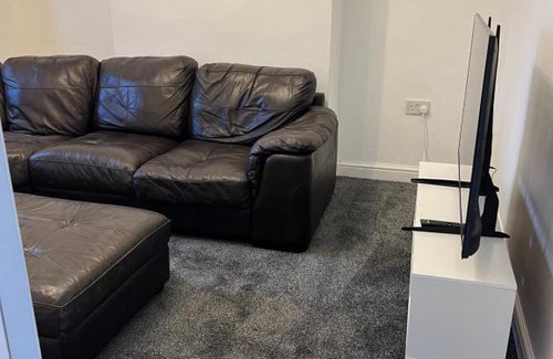 Bilston Apartment | Family-Friendly Stay at 322 Birmingham New Road
