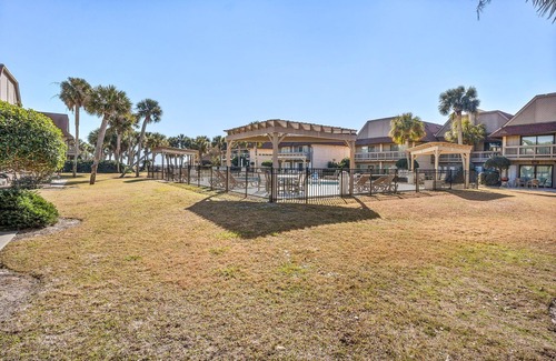 Saint Helena Island Condo | 322 Capt. John Fripp Villa- Resort Access and Golf Cart Included! Great central island location!