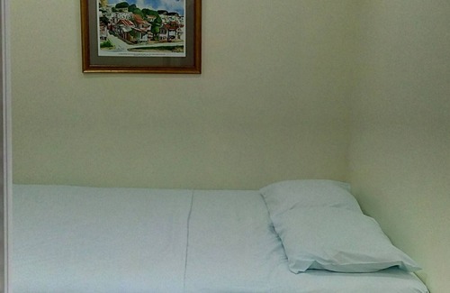 Woodbrook House | Deluxe Queen Room with Private Bath & Breakfast Included
