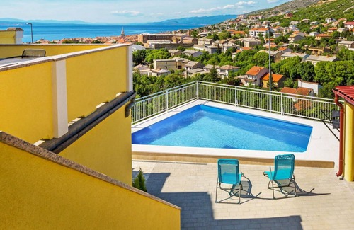 Senj Apartment | Oceanfront Apartment for 4 with Pool and Kitchen Access