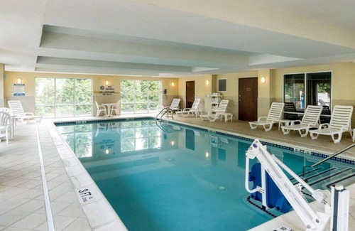 Seaford Hotel | Pet-Friendly Hotel with Pool & Kitchen - 4-Star Comfort