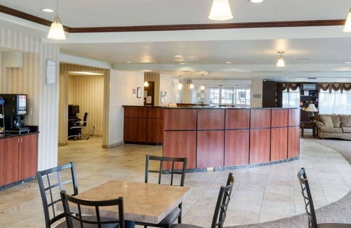 Seaford Hotel | Pet-Friendly Hotel with Pool & Kitchen - 4-Star Comfort