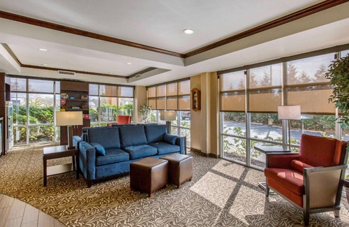 Seaford Hotel | Pet-Friendly Hotel with Pool & Kitchen - 4-Star Comfort