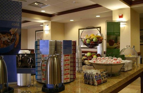 Middletown Hotel | Pet-Friendly Hotel for 9 | Relax by the Pool & Spa