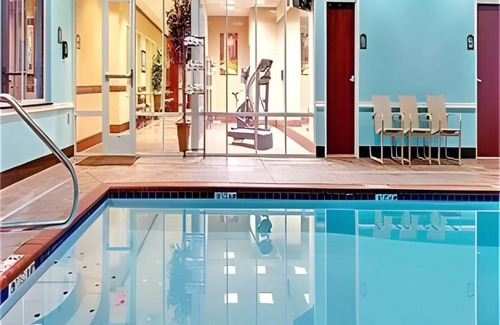 Millington Hotel | Elegant 33 m² Hotel with Pool, Breakfast & Perfect Score
