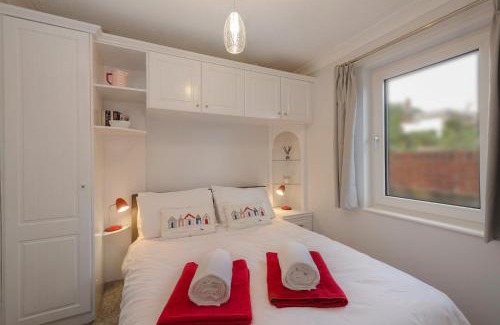 Newton Ferrers Apartment | Family-Friendly Retreat at 33 The Fairway Hotel