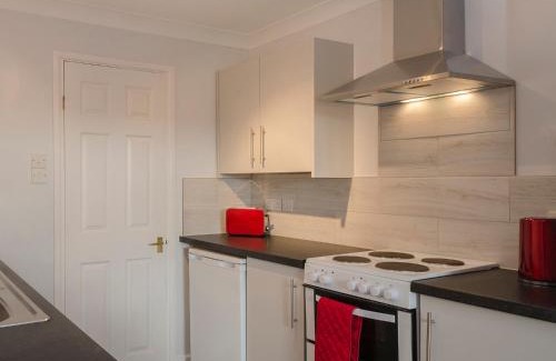 Newton Ferrers Apartment | Family-Friendly Retreat at 33 The Fairway Hotel