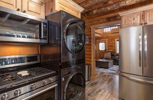 Steam Engine Meadows Cabin | Secluded Mountain Getaway: Rated 10/10 with Kitchen & Breakfast