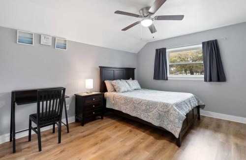 Southeast Houston House | Spacious Kitchen & Living Areas Perfect for Families